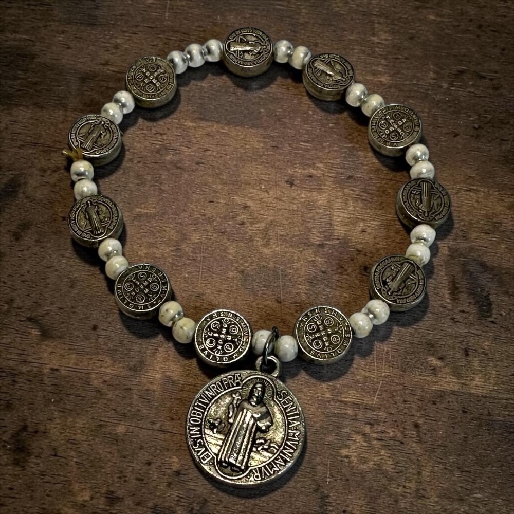 St Benedict‎ Medal Stretch Bracelet Faux Pearl Beads Religious Catholic